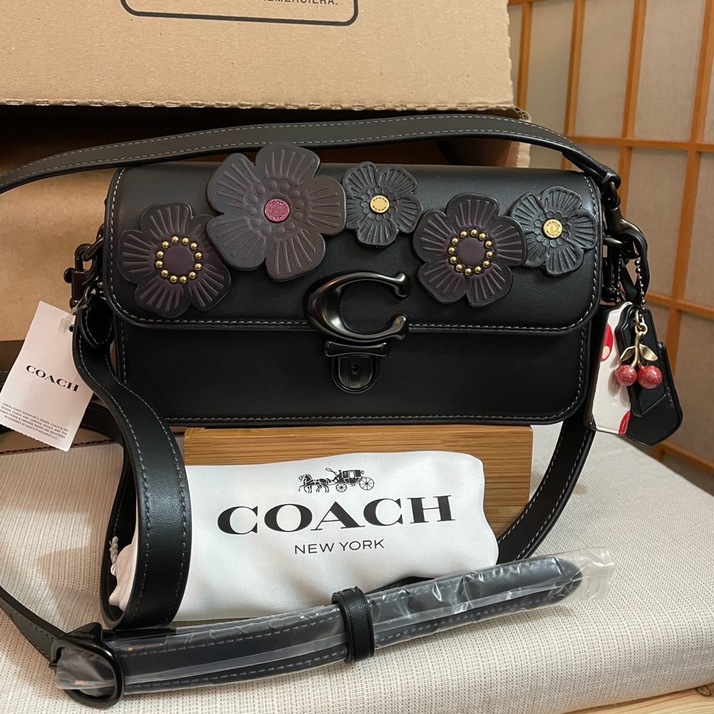 Coach Tea Roses Baguette Bag with Coach Cherry Hangtag & Mini Cherry Charm NWT - Picture 4 of 17